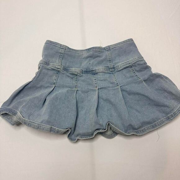 Light Wash Urban Outfitters Women Size Small Pleated Mini Skirt - Picture 2 of 4